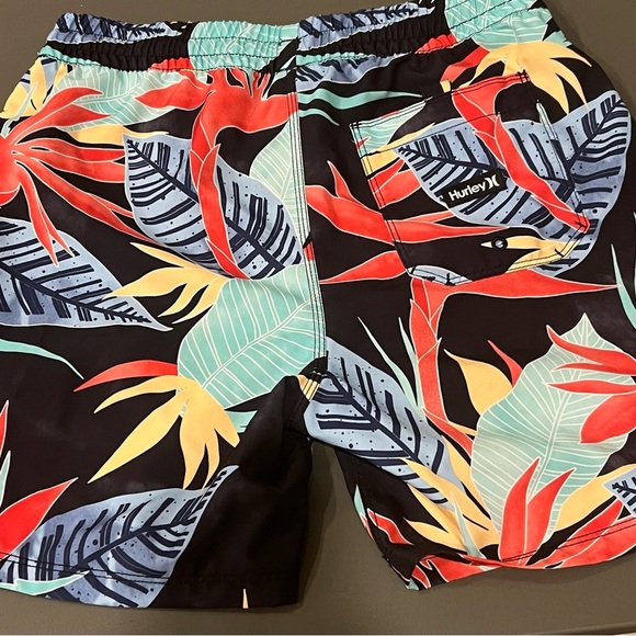 Hurley Black and Red Hybrid Shorts Vibrant Tropical Design - Picture 2 of 4